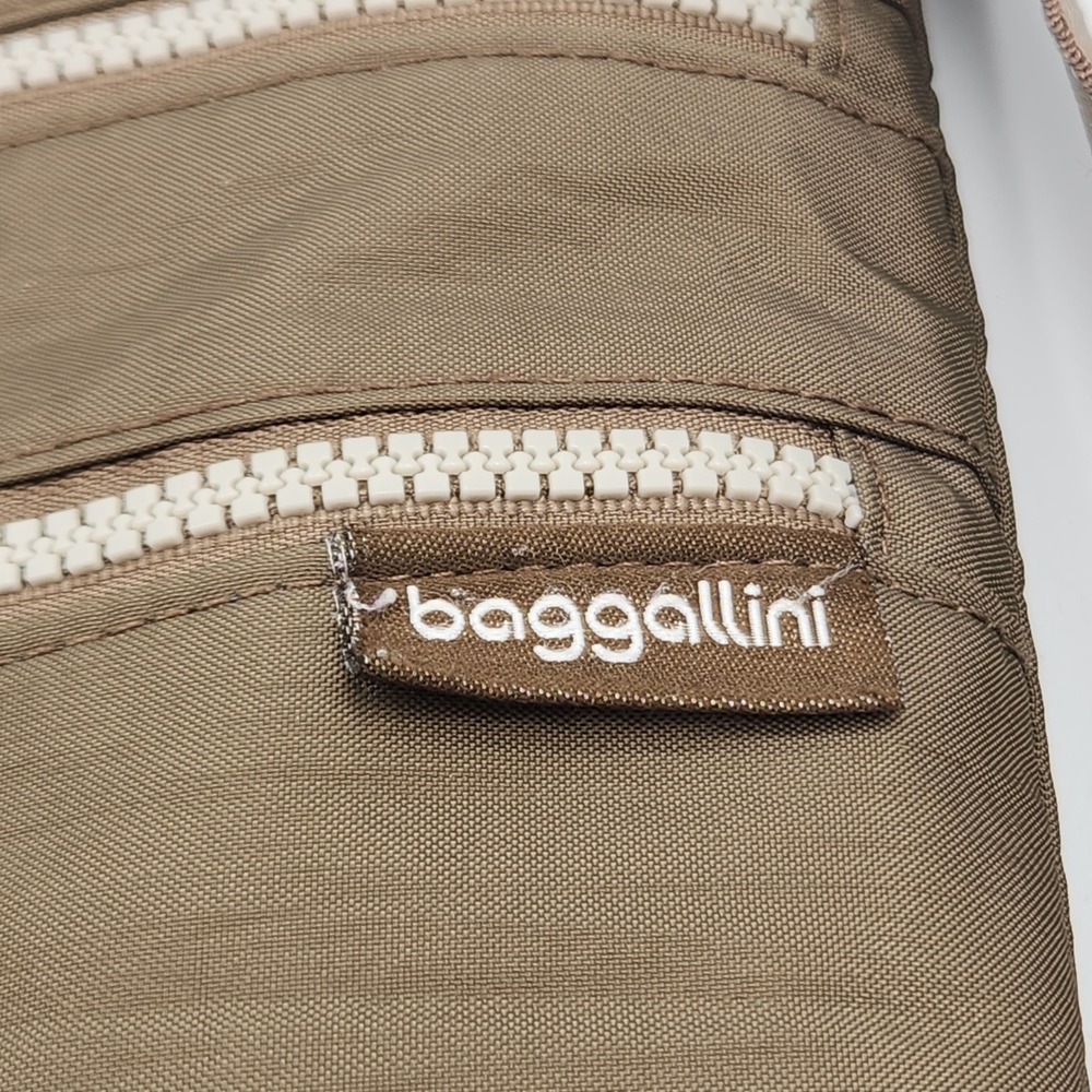 Baggallini Crossbody Shoulder Bag Brown Nylon Zippered Organizer Travel‎ Purse - Picture 2 of 13